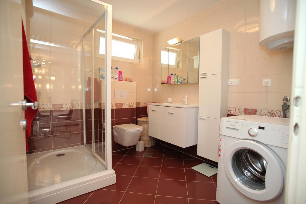 Gem Of The Sea Luxury Beach Apartment With Brand New Heating Infinity Pool Traù Esterno foto