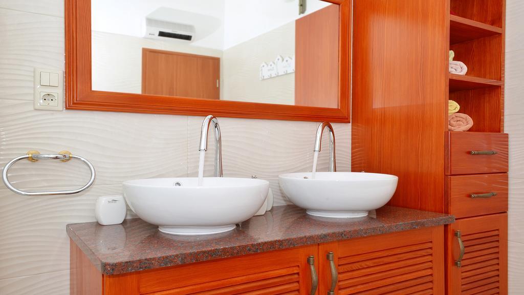 Gem Of The Sea Luxury Beach Apartment With Brand New Heating Infinity Pool Traù Esterno foto