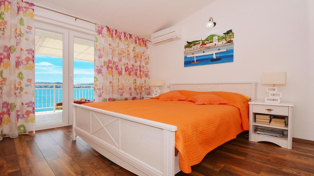 Gem Of The Sea Luxury Beach Apartment With Brand New Heating Infinity Pool Traù Esterno foto