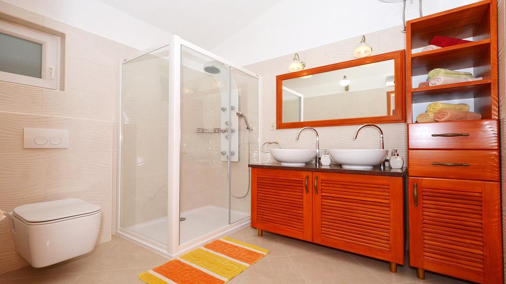 Gem Of The Sea Luxury Beach Apartment With Brand New Heating Infinity Pool Traù Esterno foto