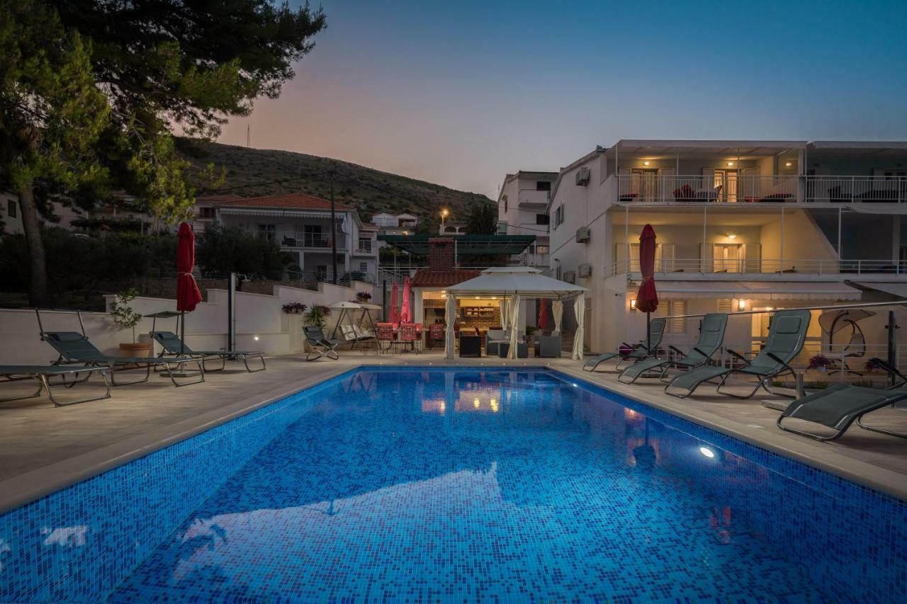 Gem Of The Sea Luxury Beach Apartment With Brand New Heating Infinity Pool Traù Esterno foto