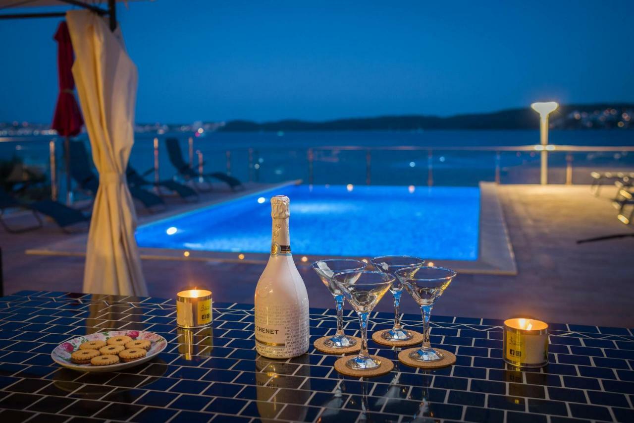 Gem Of The Sea Luxury Beach Apartment With Brand New Heating Infinity Pool Traù Esterno foto