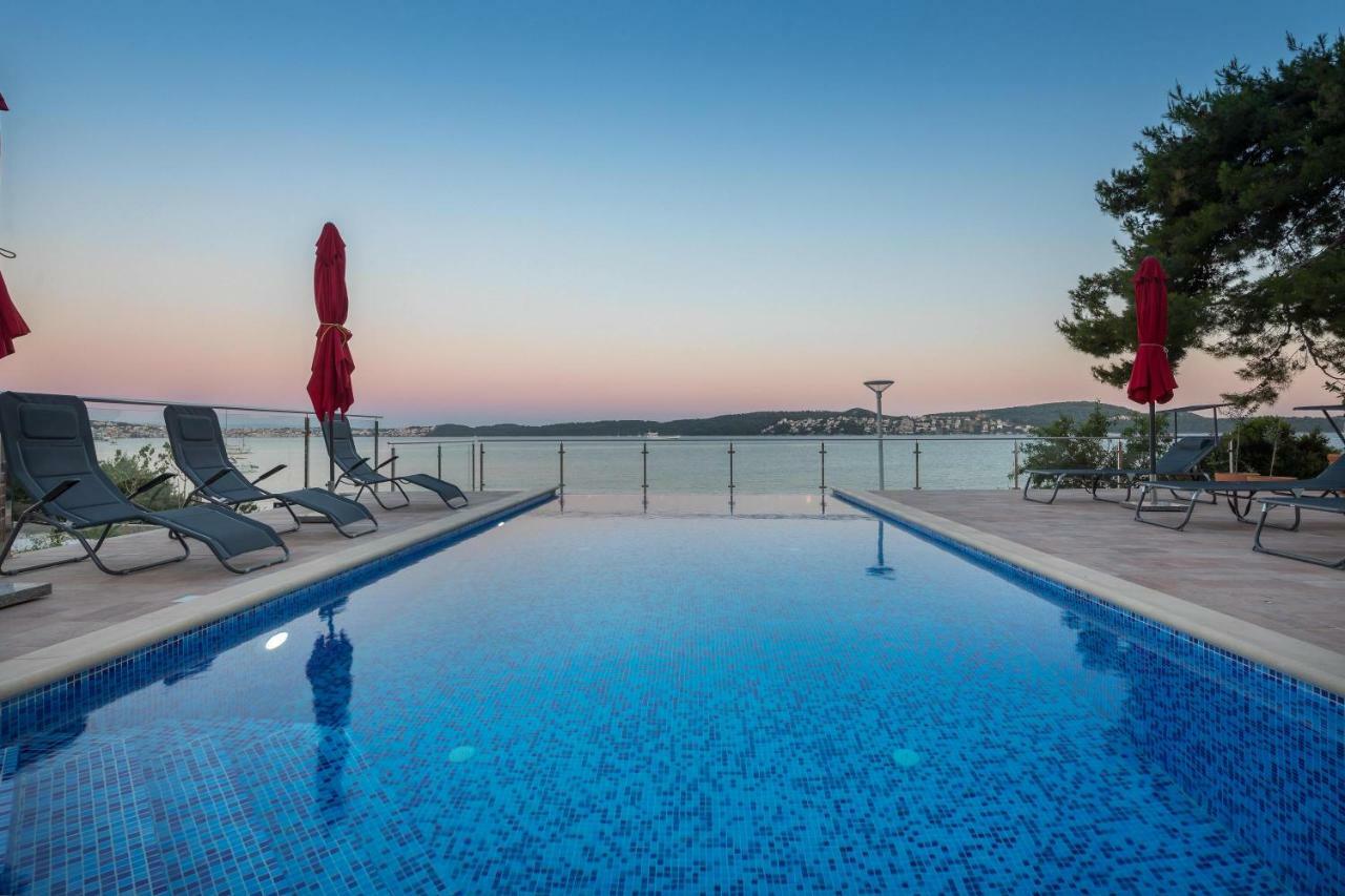 Gem Of The Sea Luxury Beach Apartment With Brand New Heating Infinity Pool Traù Esterno foto